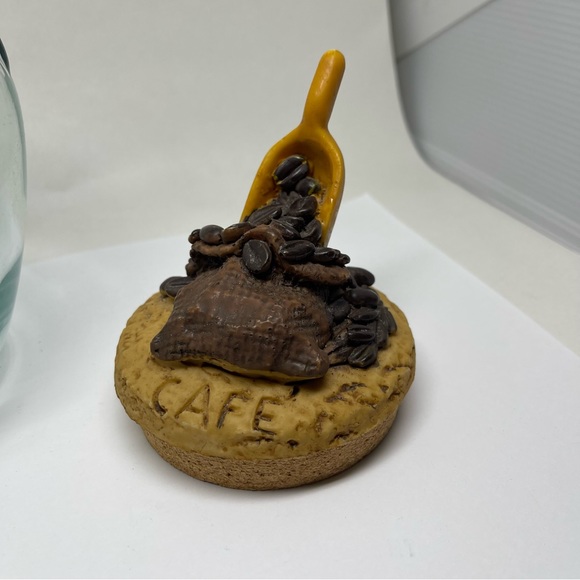 Vintage Green Glass coffee jar display with ornate lid - Picture 5 of 8